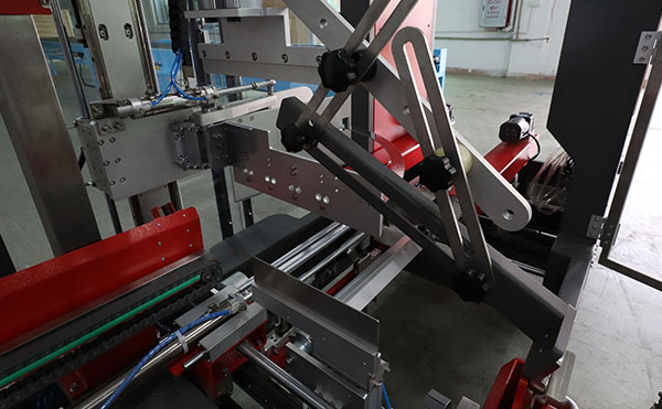 一字型全自動封箱機(jī),封箱機(jī),封箱包裝機(jī)生產(chǎn)廠家